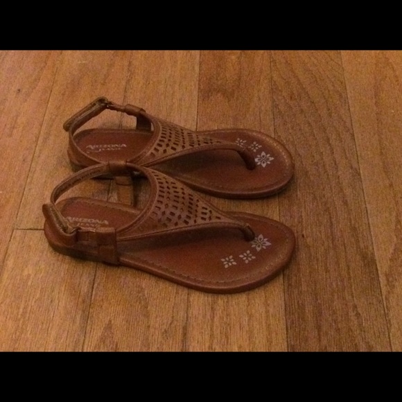 Arizona Jeans Girls 1M Tan Thong Sandals - Picture 2 of 5